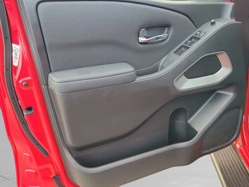 Certified 2022 Nissan Frontier SV image 18