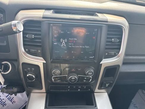 Used 2018 RAM 2500 SLT w/ Black Appearance Group AWD/4WD image 18
