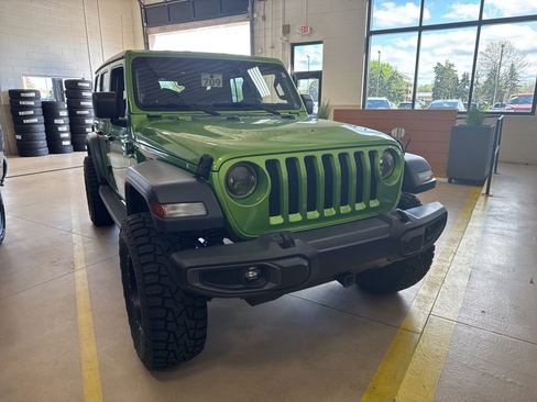 Used 2018 Jeep Wrangler Unlimited Sport w/ Technology Group AWD/4WD image 2