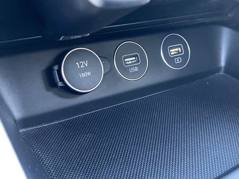 Used 2022 Genesis G70 2.0T RWD image 24