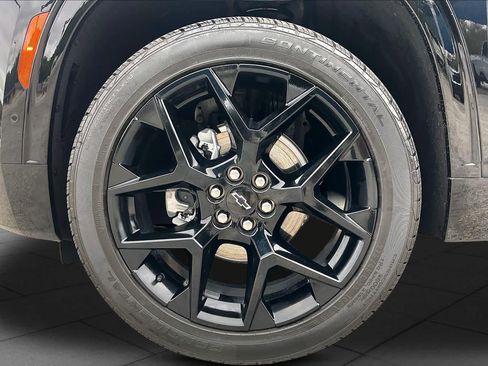 Used 2025 Chevrolet Traverse RS w/ LPO, Floor Liner Package FWD image 11