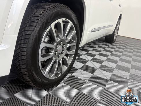Used 2023 GMC Acadia Denali w/ Denali Ultimate Package AWD/4WD image 13