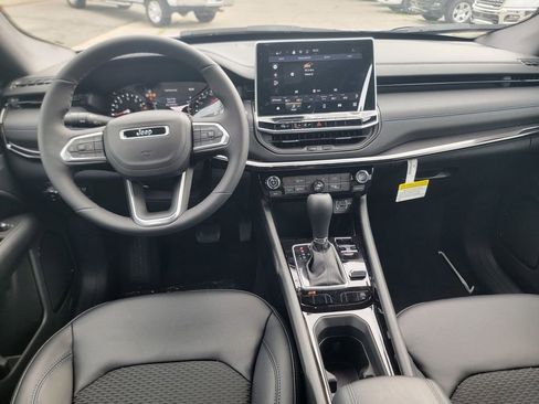 New 2026 Jeep Compass Latitude image 11