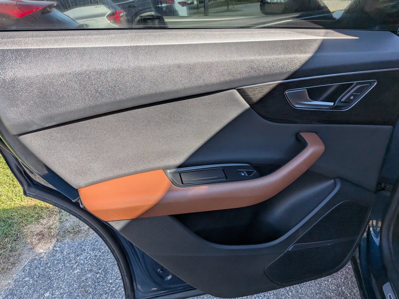 Used 2019 Audi Q8 Premium Plus w/ Premium Plus AWD/4WD image 32