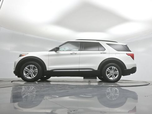 Certified 2023 Ford Explorer XLT w/ Equipment Group 202A RWD image 8