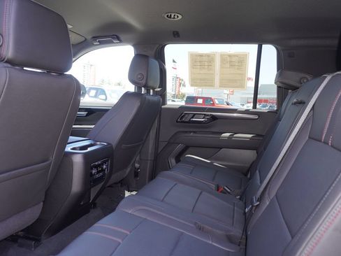 Used 2026 Chevrolet Suburban RST RWD image 11