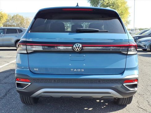 New 2026 Volkswagen Taos SE image 6