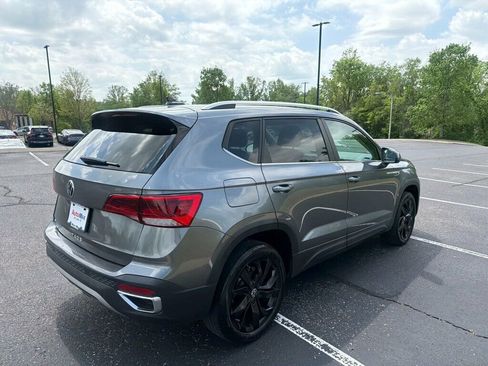 Used 2022 Volkswagen Taos SE w/ Panoramic Sunroof Package image 4