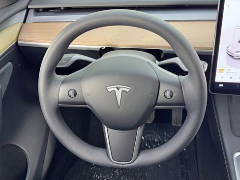 Used 2023 Tesla Model Y Long Range image 18