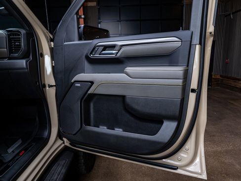 Used 2022 Chevrolet Silverado 1500 ZR2 w/ Technology Package image 37