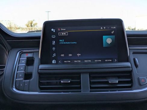 Used 2023 Chevrolet Suburban LT image 19