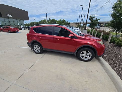 Used 2013 Toyota RAV4 XLE FWD image 3