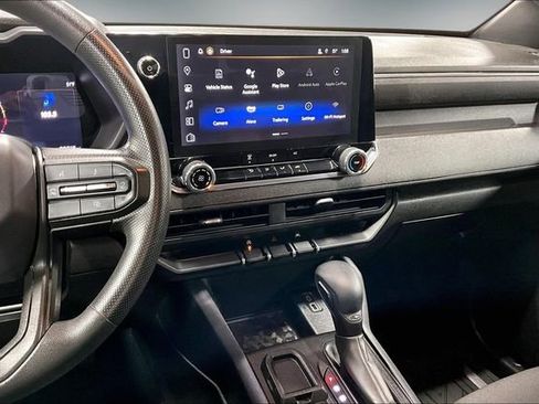 Used 2024 Chevrolet Colorado W/T image 10