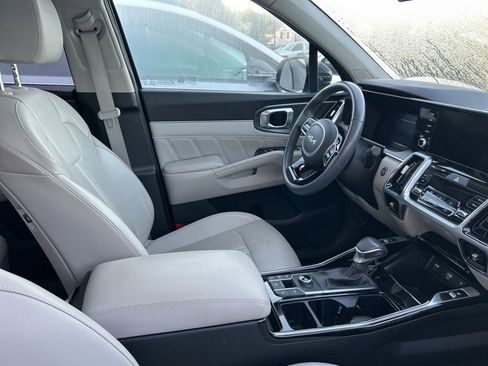 Used 2023 Kia Sorento SX AWD/4WD image 8
