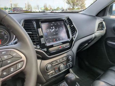Certified 2022 Jeep Cherokee Limited w/ Elite Package AWD/4WD image 30