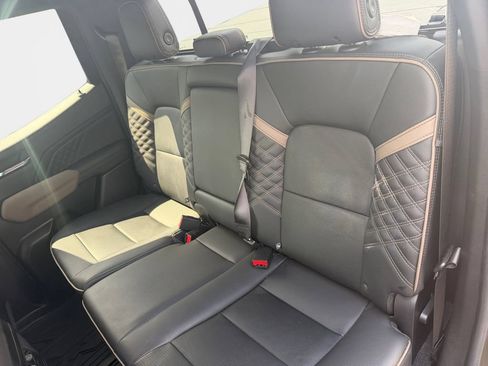 Used 2023 GMC Canyon Denali AWD/4WD image 9