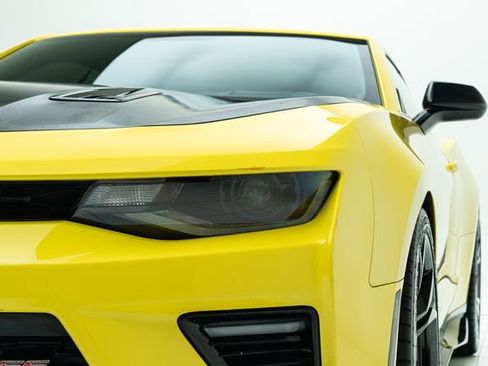 Used 2018 Chevrolet Camaro SS RWD image 11