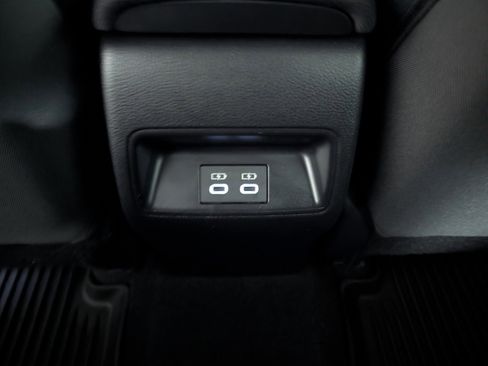 Used 2025 Toyota Corolla LE image 10