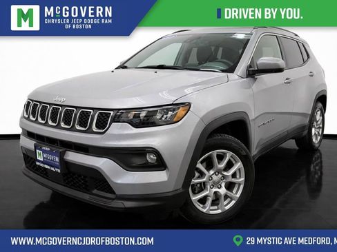 Used 2023 Jeep Compass Latitude w/ Sun and Sound Group AWD/4WD image 1