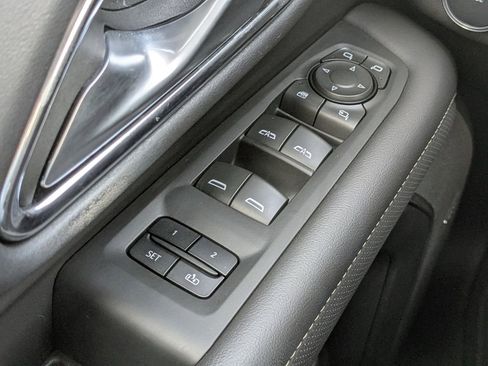 Used 2022 GMC Yukon SLT w/ SLT Luxury Package image 31