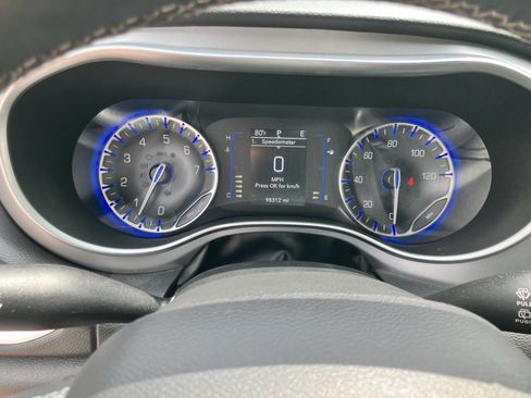 Used 2018 Chrysler Pacifica Touring Plus w/ S Appearance Package FWD image 17