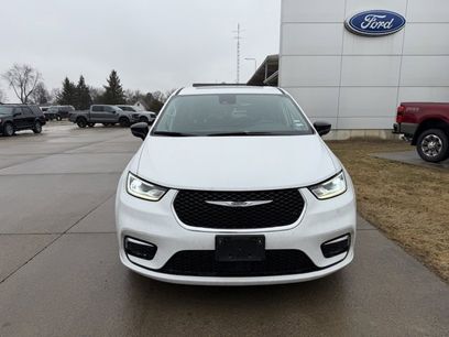 Used 2024 Chrysler Pacifica Limited