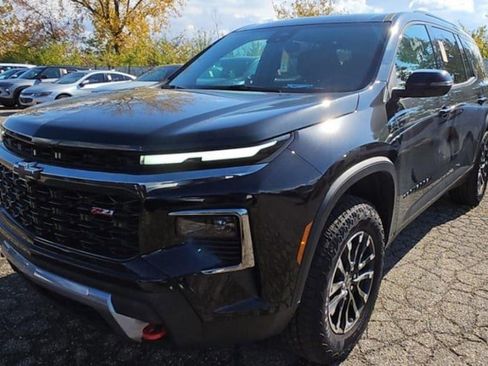 Used 2025 Chevrolet Traverse Z71 image 4