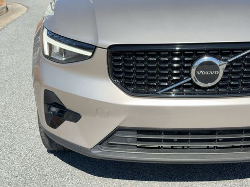 Used 2023 Volvo XC40 B5 Plus w/ Climate Package AWD/4WD image 28