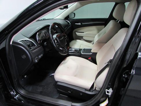 Used 2020 Chrysler 300 Touring image 13