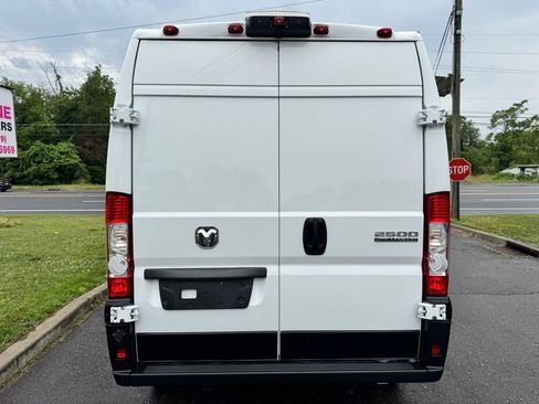 Used 2023 RAM ProMaster 2500 w/ Convenience Group FWD image 6