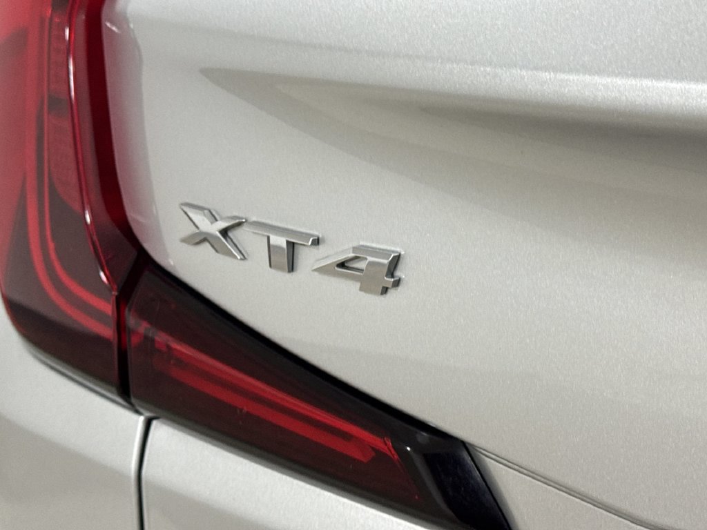 Used 2020 Cadillac XT4 Premium Luxury FWD image 25