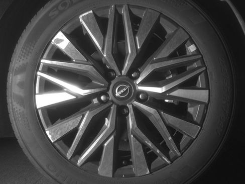 Used 2025 Nissan Altima 2.5 SV FWD image 13