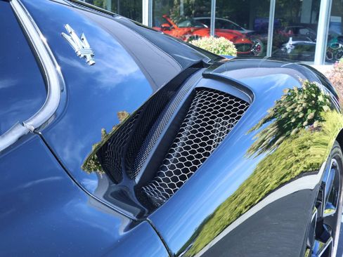 Used 2023 Maserati MC20 Coupe image 16