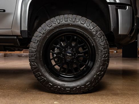 Used 2024 GMC Sierra 2500 AT4 w/ AT4 Premium Plus Package image 12