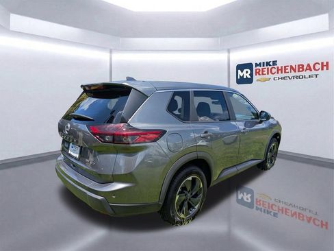 Used 2024 Nissan Rogue SV AWD/4WD image 4