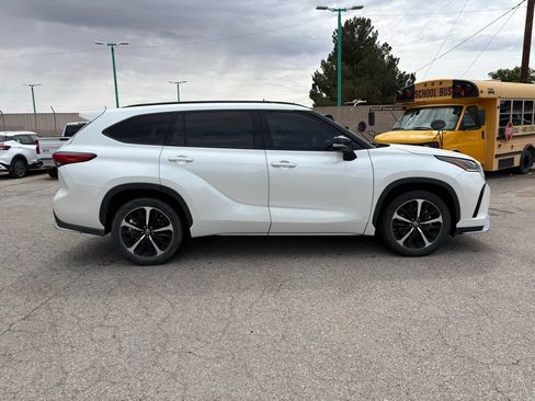 Used 2021 Toyota Highlander XSE FWD image 5