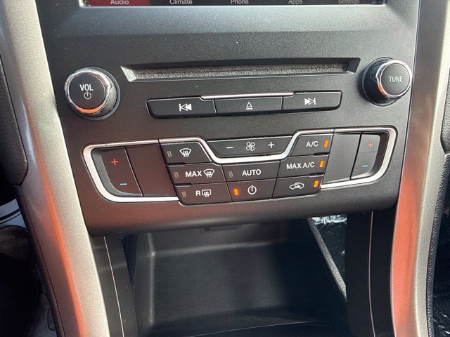 Used 2018 Ford Fusion SE w/ Fusion SE Technology Package FWD image 22
