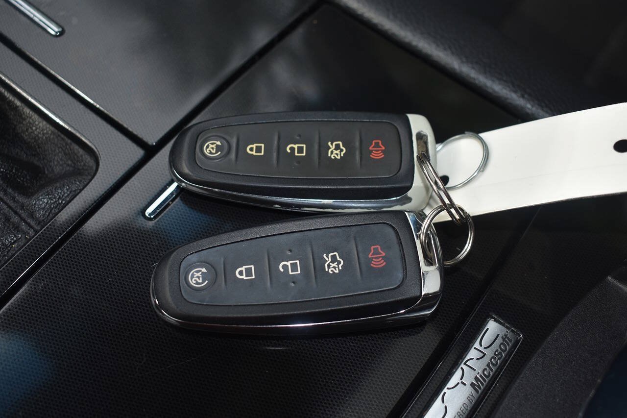 Used 2013 Ford Taurus SHO AWD/4WD image 36