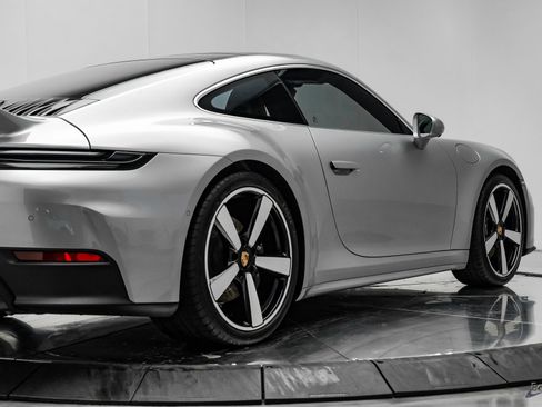 Used 2025 Porsche 911 Carrera image 20