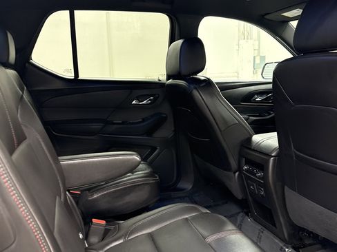 Used 2023 Chevrolet Traverse RS image 19