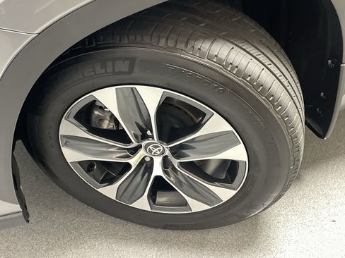 Used 2026 Toyota Highlander XLE image 13