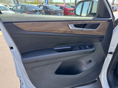 Used 2026 Volkswagen Atlas SE FWD image 12