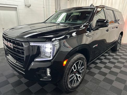 Used 2024 GMC Yukon XL AT4 w/ Technology Package AWD/4WD image 4