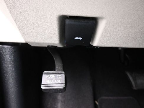 Used 2016 Dodge Grand Caravan SE image 25