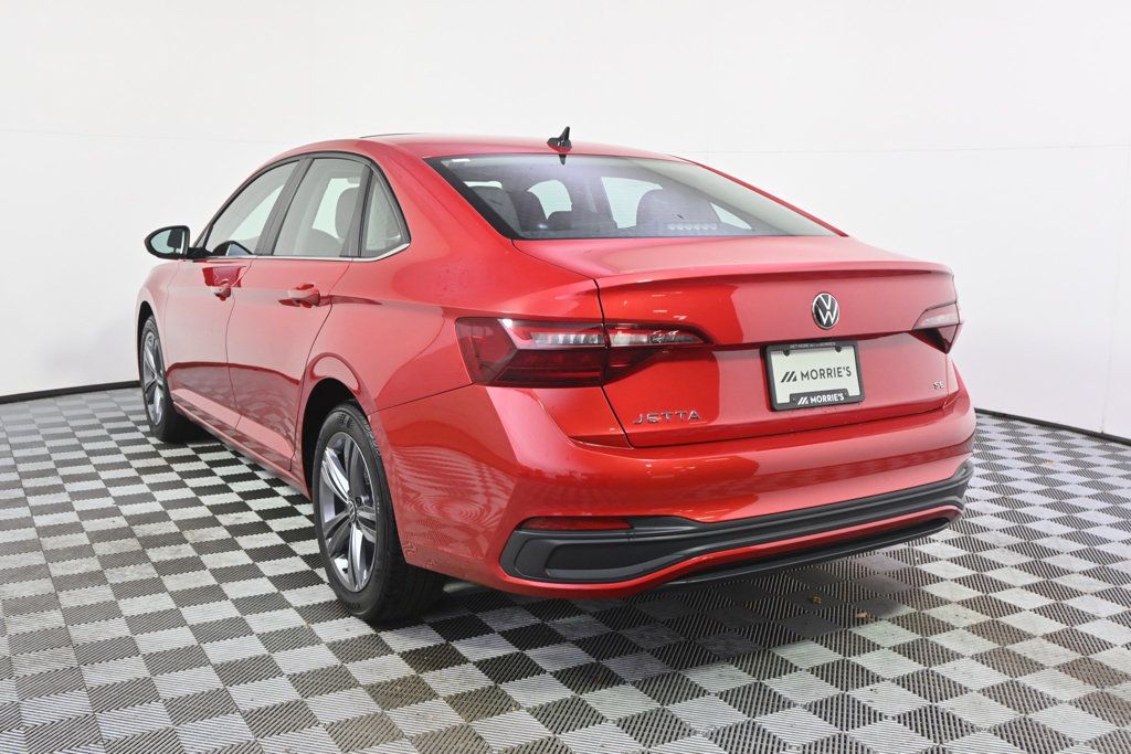 Used 2023 Volkswagen Jetta SE w/ Panoramic Sunroof Package FWD image 4
