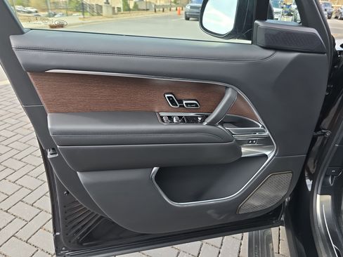 Certified 2025 Land Rover Range Rover Autobiography image 18