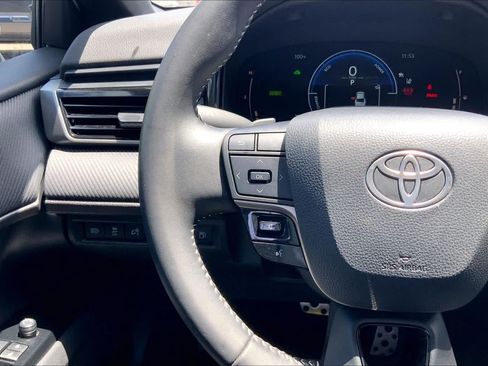 Used 2025 Toyota Camry SE w/ Multimedia Upgrade Package FWD image 23
