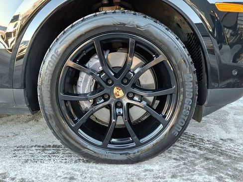 Certified 2025 Porsche Cayenne image 12