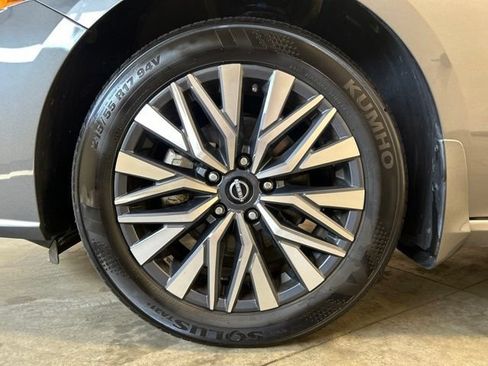 Used 2024 Nissan Altima 2.5 SV AWD/4WD image 10
