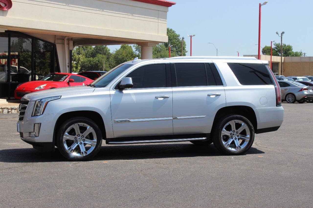 Used 2017 Cadillac Escalade Luxury AWD/4WD image 6